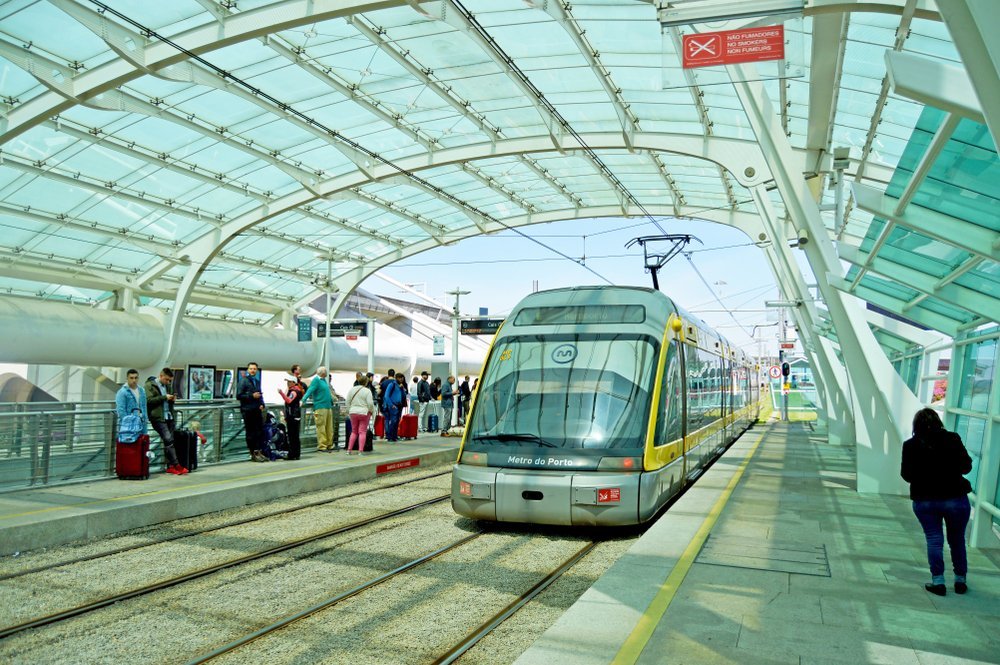 Aeroporto metro station by the terminal