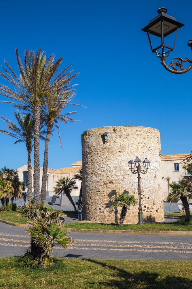 Olbia, Cagliari & Alghero Airport to Town & Your Hotel - Transport Guide 7 The city walls and bastions by the Old Town in Alghero, Sardinia