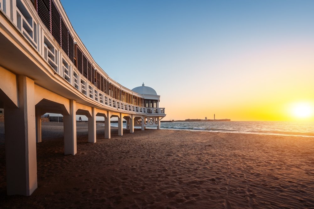 La Caleta beach in Cádiz with the Balneario de la Palma bathhouse at sunset