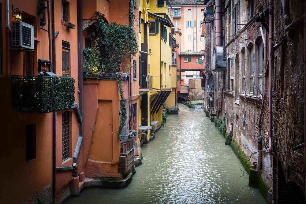 Canale delle Moline seen through the Finestrella on Via Piella in Bologna