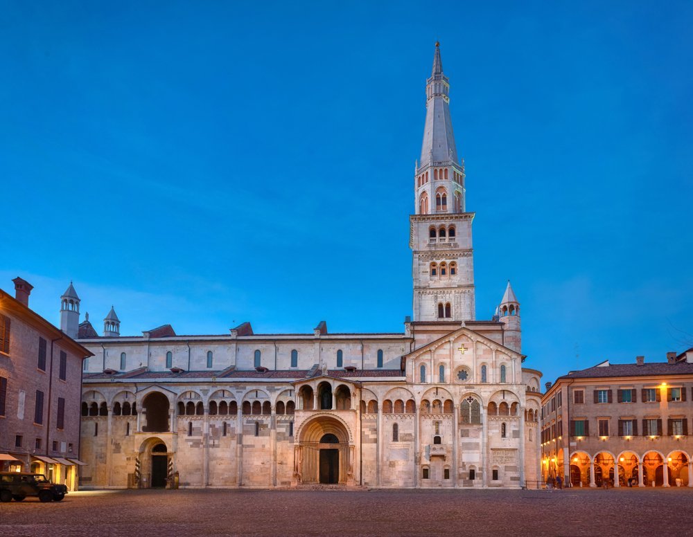 The cathedral and the Ghirlandina bell tower on Piazza Grande in Modena