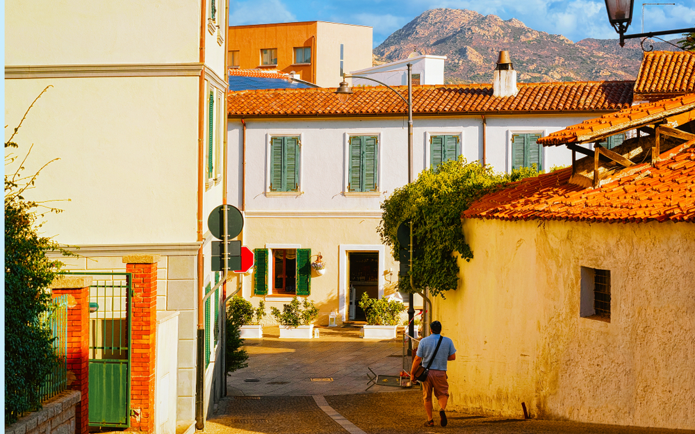 Olbia, Cagliari & Alghero Airport to Town & Your Hotel - Transport Guide 4 Corso Umberto I in the Old Town in central Olbia