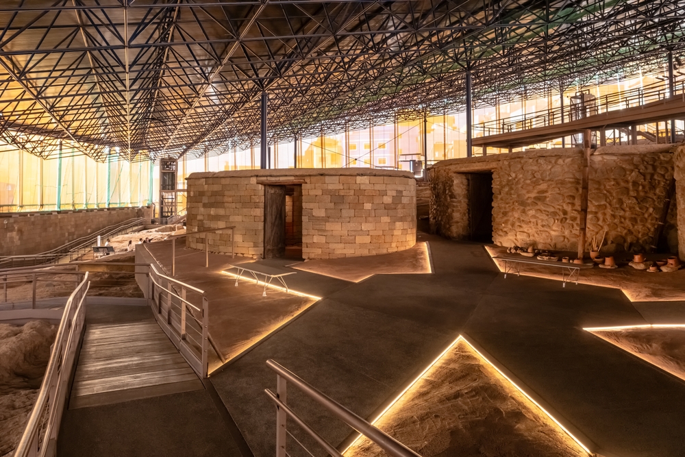 17 Best Things to Do in Gran Canaria: Sights, Prices & Tips 16 The archaeological excavation at Cueva Pintada in Gáldar on Gran Canaria