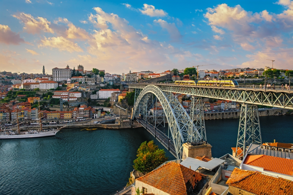 17 Best Things to Do in Porto: Sights, Prices & Tips 4 The Dom Luís I Bridge over the River Douro seen from Jardim do Morro with a view of Porto