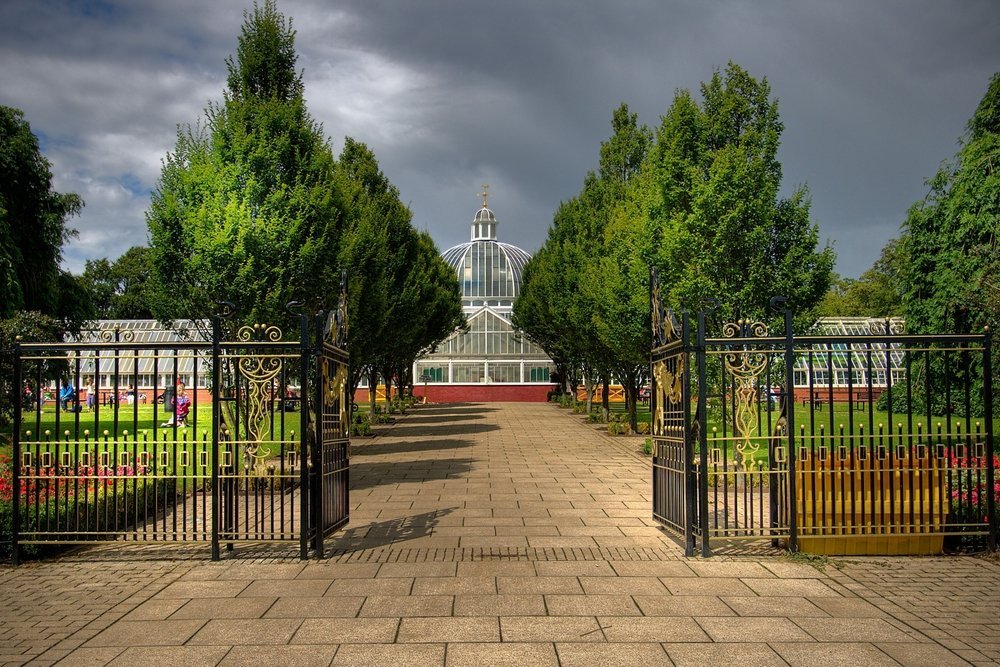 Where to Stay in Glasgow? The 5 Best Areas & Places to Stay 7 The glasshouse in Queen's Park on the Southside of Glasgow