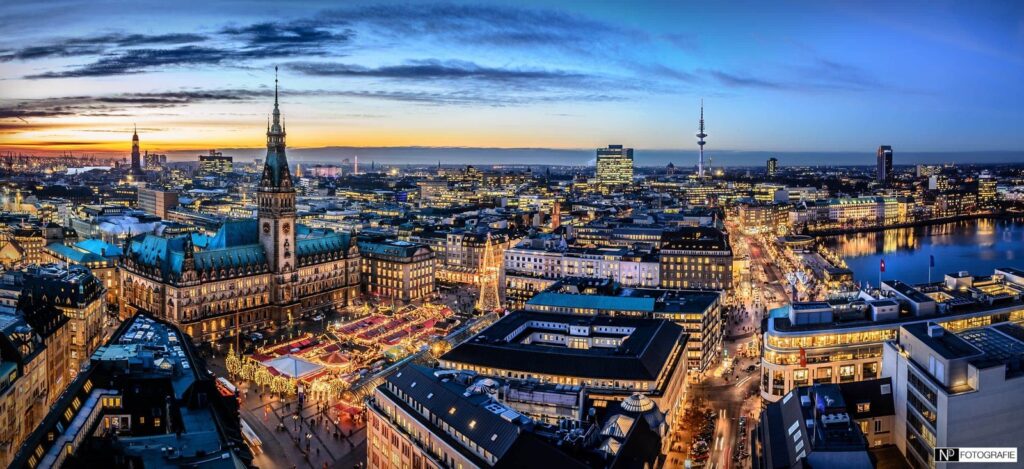 Hamburg City Hall and the Alsterarkaden by the Binnenalster in Hamburg