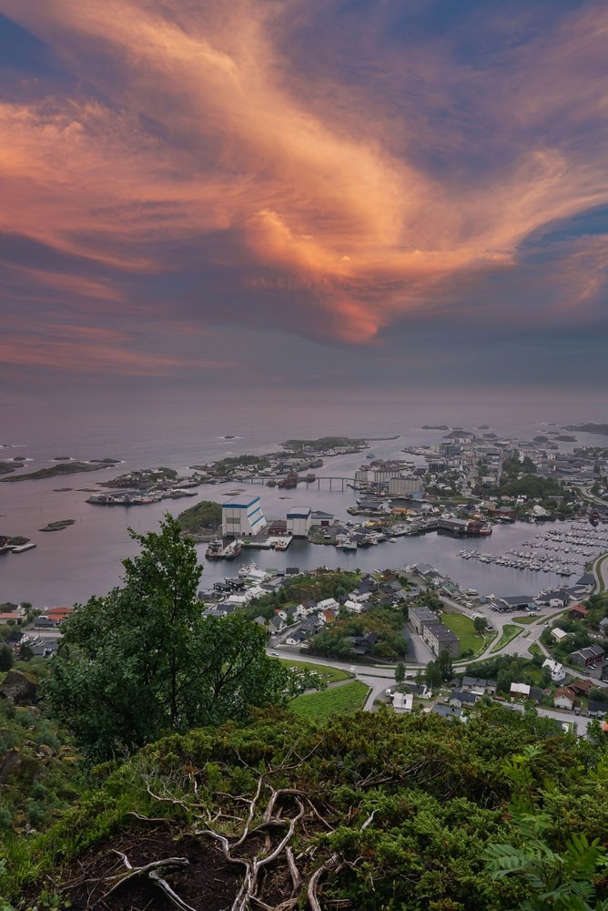 The harbour in Svolvær in Lofoten with bridges and small islands