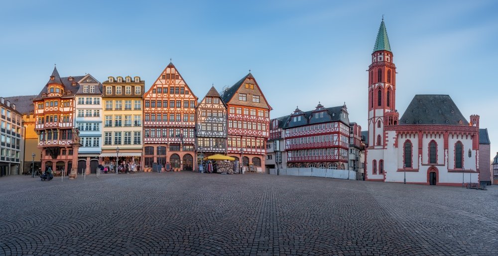 Römerberg with half-timbered houses and the Alte Nikolaikirche in Frankfurt's Old Town