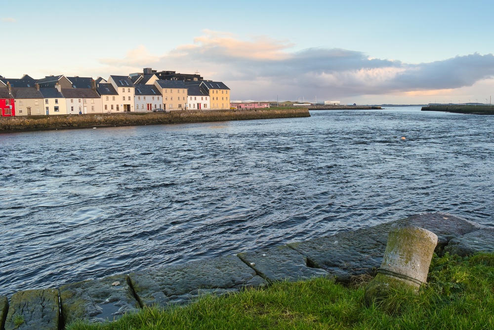 Where to Stay in Ireland? The 6 Best Towns & Places to Stay 10 Colourful houses along The Long Walk by the River Corrib in Galway