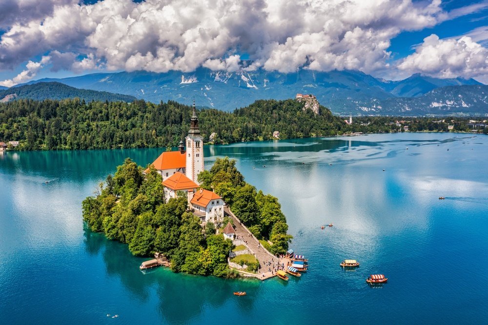 Where to stay in Slovenia: Lake Bled with the island and the church in front of the Julian Alps