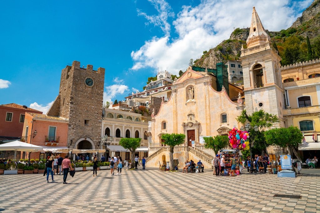 where to stay taormina